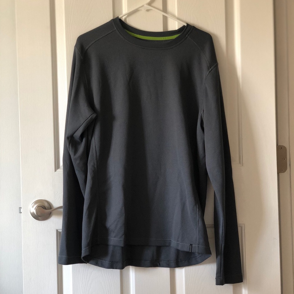 Men’s gray shirt